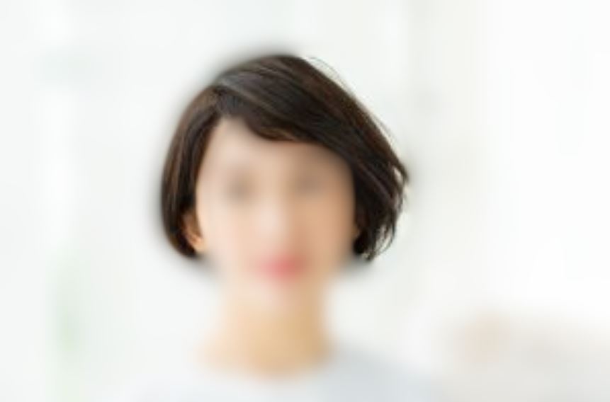 面長に似合う40代の前髪ありボブ